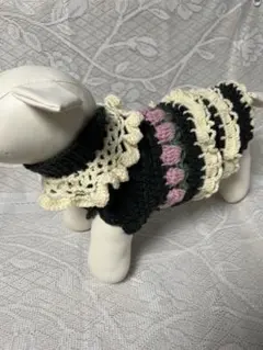 フリル付き　犬服　ニットセーター（黒）手編み　Sサイズ