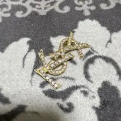 YSL ロゴ ブローチ ゴールド ラインストーン - メルカリ
