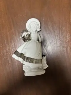 リヤドロ LLADRO 陶器製 帽子を持つ少女像 - メルカリ