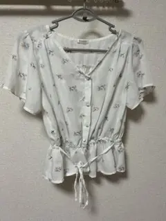 ハニーズ　花柄 トップスのサムネイル