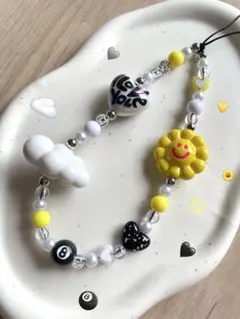 ビーズストラップ　ハンドメイド　雲　ハート　イエロー　ニコちゃん　花