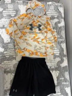 Under Armour 迷彩パーカー