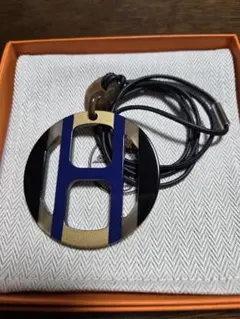お値下げ【新品未使用】HERMES Hエキップ　バッファローホーンネックレスのサムネイル