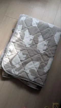 クマ柄 冬用暖かい敷きパッド 滑り止め付き　ダブル　洗濯機可