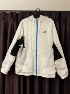 Nike ナイロンジャケット《新品未使用同様品》
