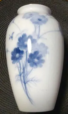 大倉陶園花瓶　花器　箱あり 新品・未使用・木箱付き】大倉陶園 OKURA 金蝕薔薇 花瓶 - メルカリ