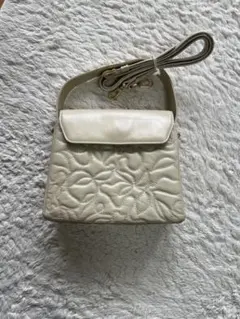 アイボリー キルティング ショルダーバッグ