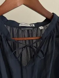 UNIQLO／コットンシアーボリュームブラウス