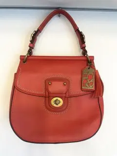 COACH ショルダーバッグ レッド 花柄チャーム付き - メルカリ