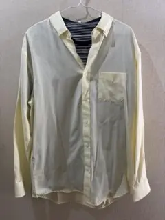 淡い黄色の長袖シャツ（メンズ）