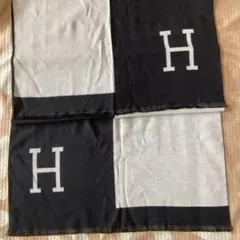 Hロゴ リバーシブルストール 大判マフラー　190cm x 70cm