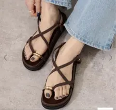 【新品・未使用】ジャーナルスタンダードレリュームクロスストラッププラットサンダル WEB限定追加3》RELUME クロスストラッププラットフォーム