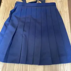 ネイビー プリーツスカート ストラップ付き