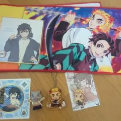 鬼滅の刃 タオルセット　くら寿司ステッカー　キーホルダーなど