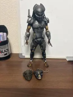 ネカ サーマルビジョン フジティブ プレデター NECA - メルカリ