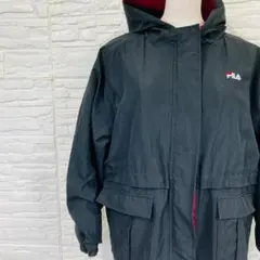 フィラ L マウンテンパーカー 黒 赤 中綿 ブルゾン フリース 暖か ロゴ