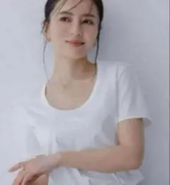 anuans UネックTシャツ　ラウンドネック　ホワイトのサムネイル