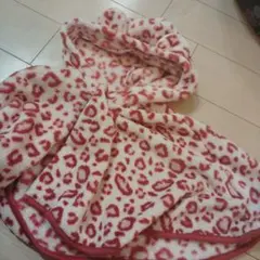 ヒョウ柄フリース　ポンチョ フード付き　かわいい　冬