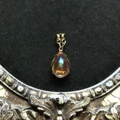 ヴィンテージガラス ローズABオーロラカボションのネックレストップ／ネックレス