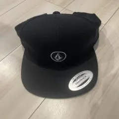 Volcom Yupoong スナップバックキャップ 黒