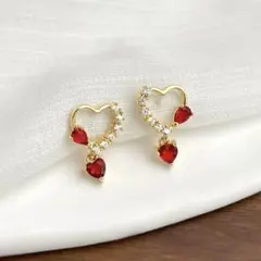 【新品】ピアス　キラキラ　かわいい　ハート　赤　レッド　ゴールド
