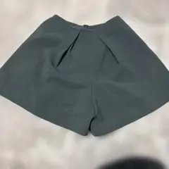 ダークグリーン プリーツ付き ハーフパンツ
