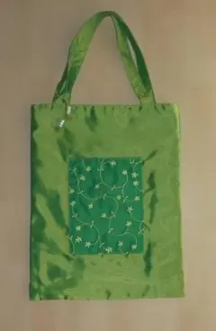 緑色サテン刺繍トートバッグ