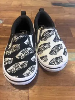 Vans スリッポン ブラック/ホワイト　キッズスニーカー