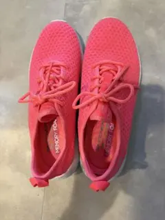 スケッチャーズピンクスニーカー