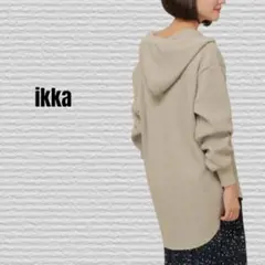 ベージュ パーカー