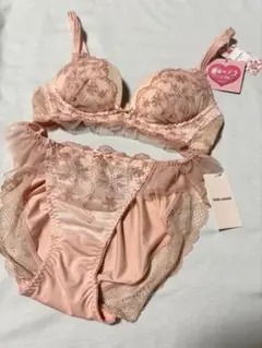 B65 tutuanna ブラジャーショーツセットのサムネイル