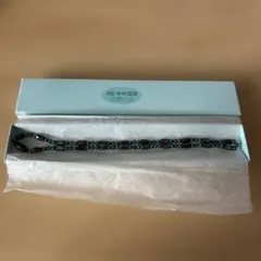 黒と緑のビーズネックレス