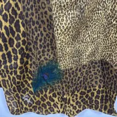 ヒョウ柄と孔雀の羽の大判ストールのサムネイル