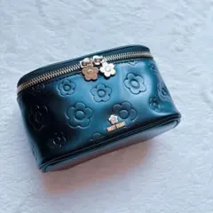 未使用品　シンプルエンボスデイジーバニティ／マリークワント　化粧ポーチ