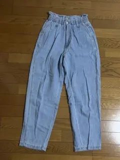 ハイウエスト ライトブルーデニムパンツ