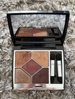 Dior アイシャドウ　　サンククルールクチュール689