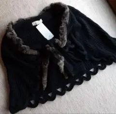 【新品未使用品】ニットケープ　黒　ラビットファー付き