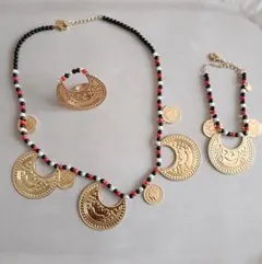 スーダン伝統デザイン ヌビア風ジュエリーセット（ネックレス・リング・ブレスレット