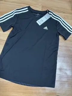 新品☆adidas ブラック Tシャツ