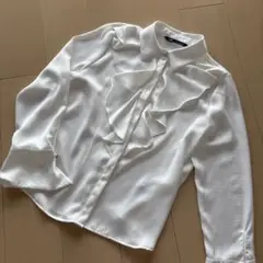 お手入れ簡単★フリル付きホワイトシャツ