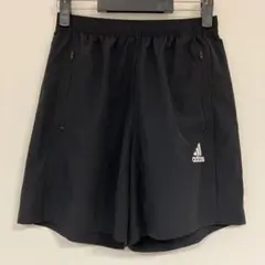 adidas ブラック ショートパンツ