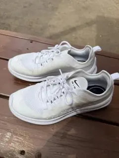 Nike airmax axis ホワイト スニーカー