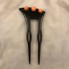 黒色のオレンジ玉付き髪飾り