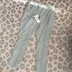 【新品タグ付き】ウノ ピゥ ウノ ウグァーレ トレ リラックス スラックスパンツ