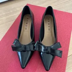 MENUE 黒 リボン付きポインテッドトゥパンプス 22.5cm