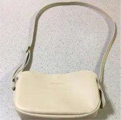 アドュートリステスのベージュのショルダーバッグのサムネイル