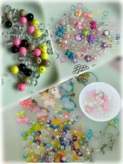 カラフルビーズとアクセサリー用パーツセット