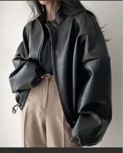 ブラック オーバーサイズフェイクレザージャケット