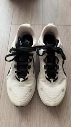 NIKE スニーカー ベージュ ブラック