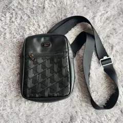 人気✨LACOSTE クロスバッグ モノグラム ロゴ　ブラックのサムネイル